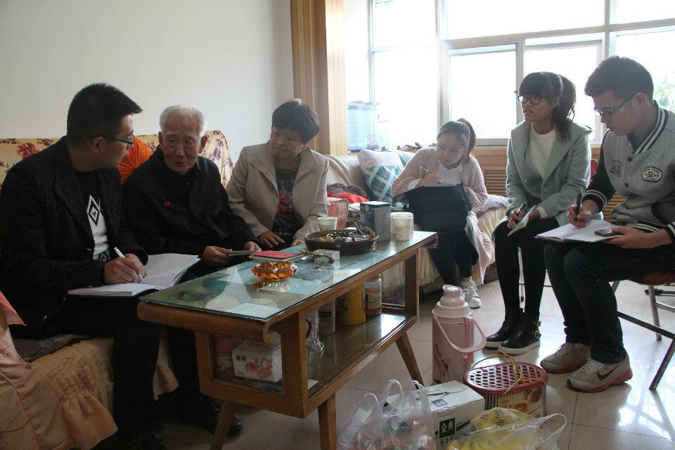            必赢766net手机版纪念红军长征胜利80周年活动               ——慰问革命老兵，弘扬长征精神