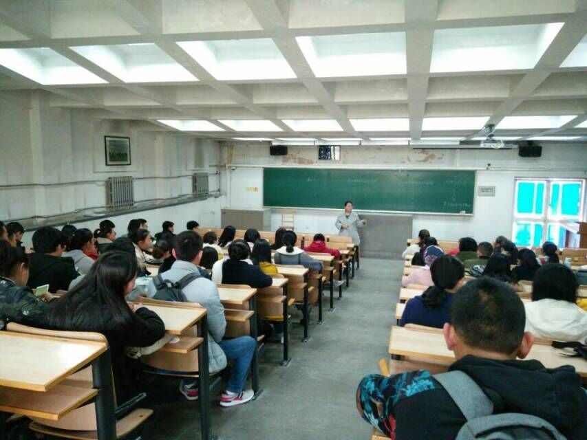            必赢766net手机版召开新学期年级大会 