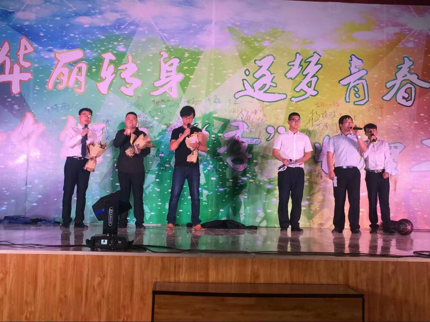           华丽转身 逐梦青春 今夕何夕 “季”忆理工               ————必赢766net手机版2017毕业典礼暨“致青春”歌舞晚会圆满落幕