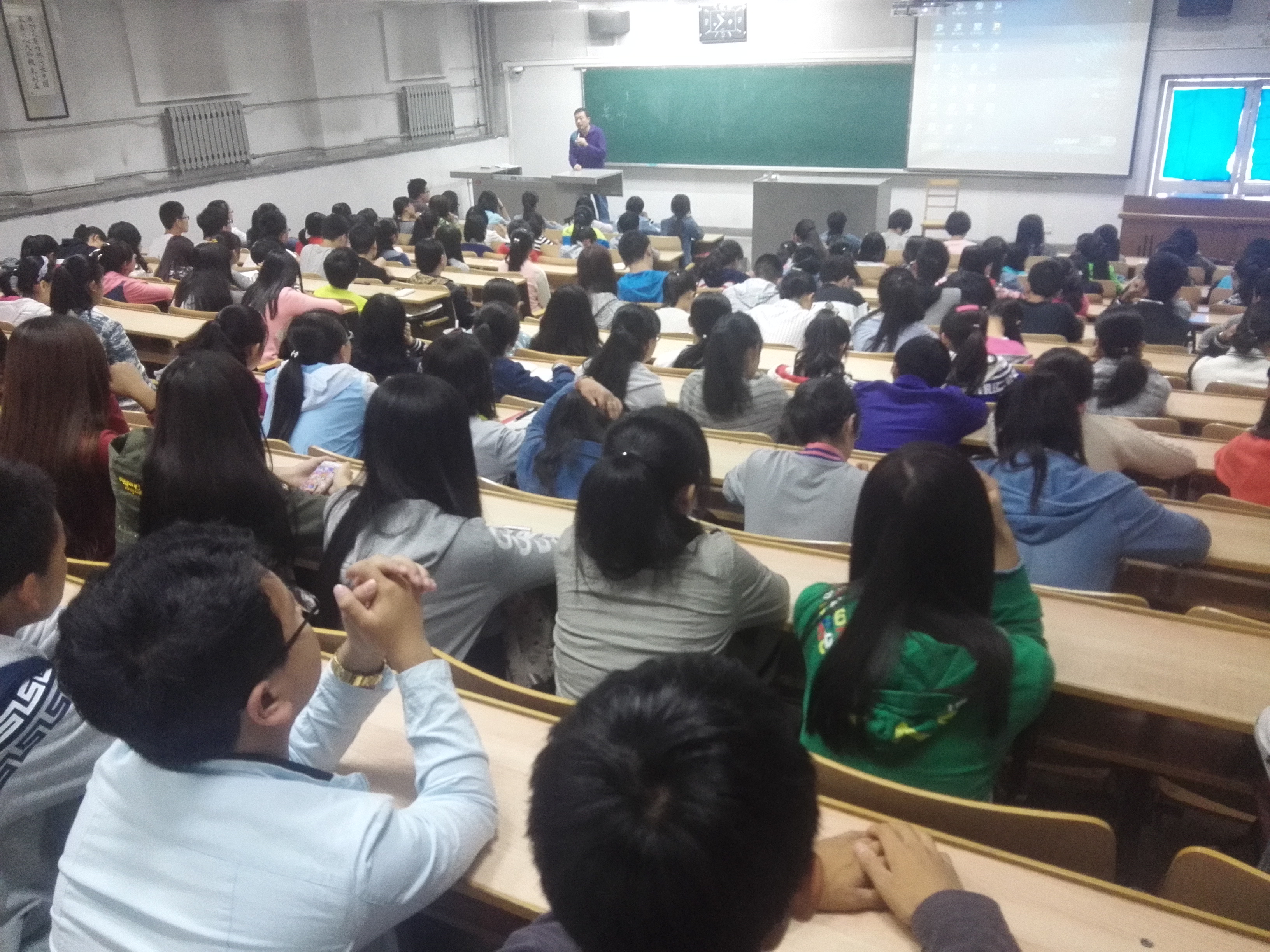            必赢766net手机版开展新生入学教育之学分制及学籍管理讲座 