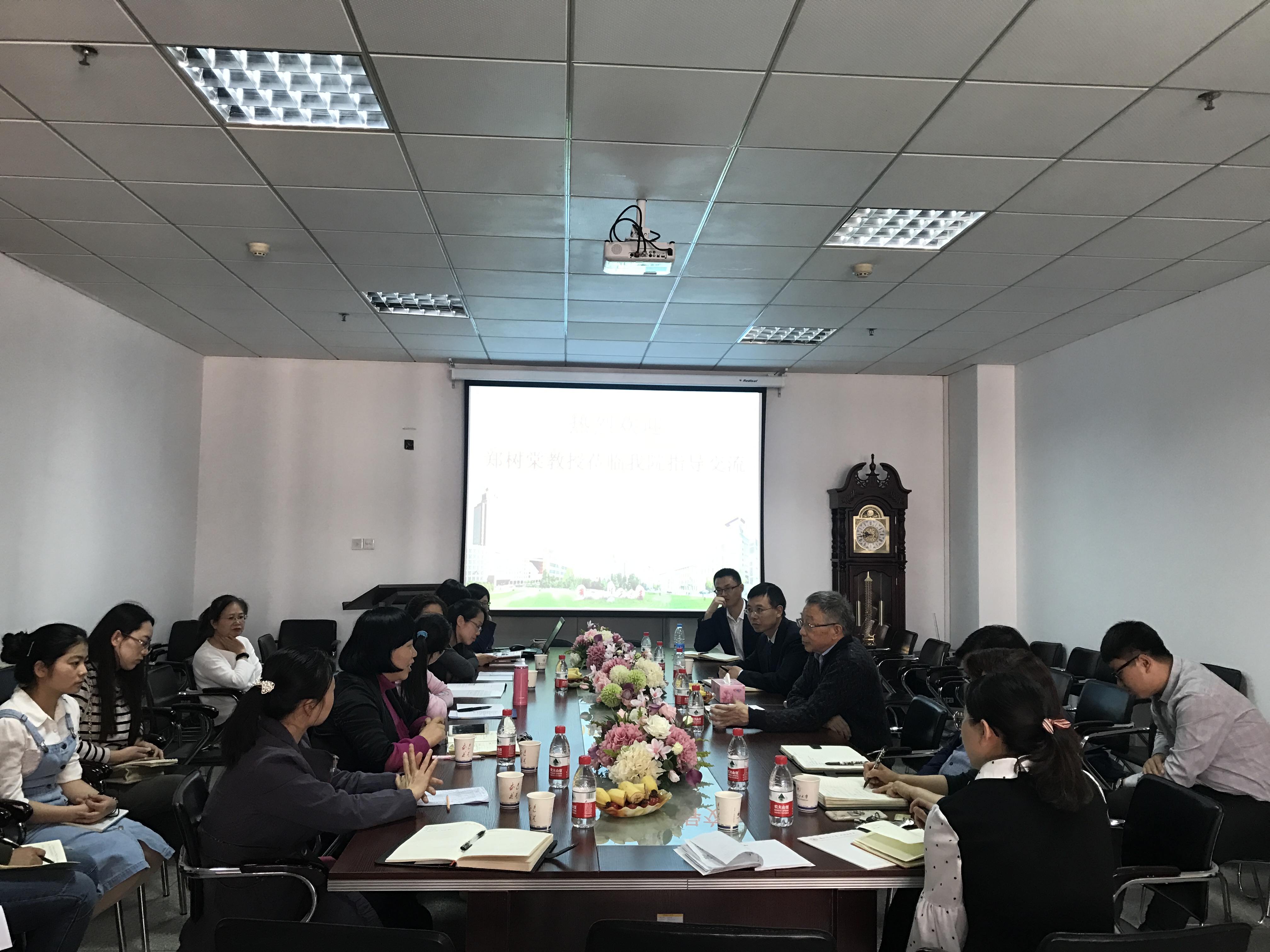            上海交通大学郑树棠教授莅临我们交流指导 