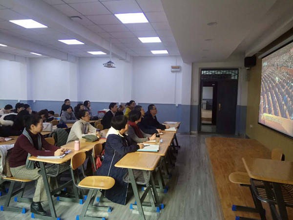            必赢766net手机版组织师生收看庆祝改革开放40周年大会 