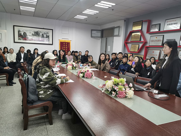 必赢766net手机版进行评奖评优答辩会