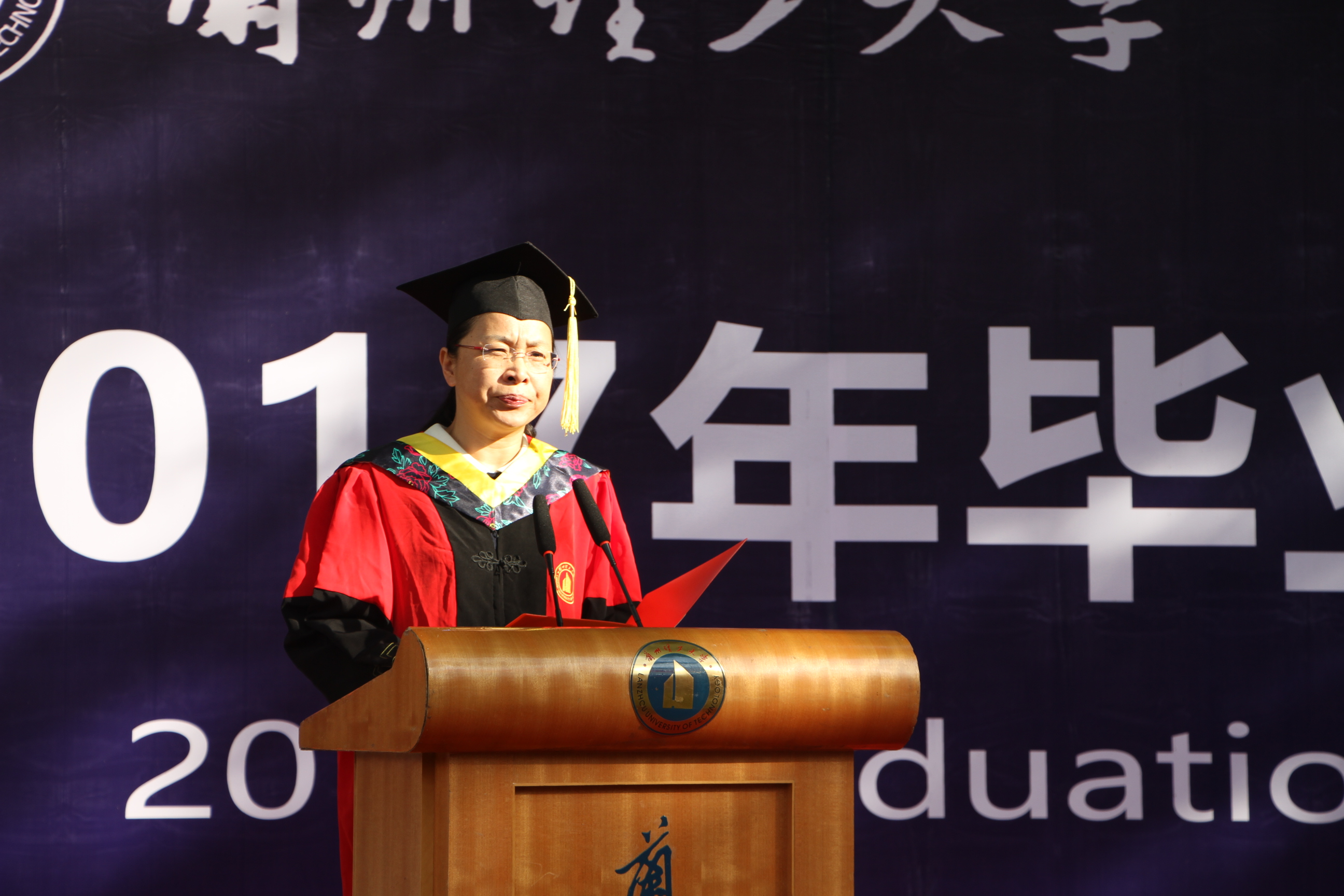            必赢766net手机版2017届毕业生学位授予仪式 