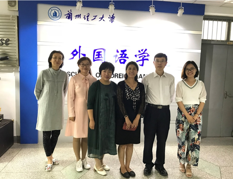            北京第二必赢766net手机版英语教育学院崔丽莉书记一行来我们访问交流 