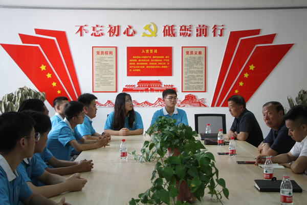 必赢766net手机版暑期实践队参加“我在社区上党课” 活动
