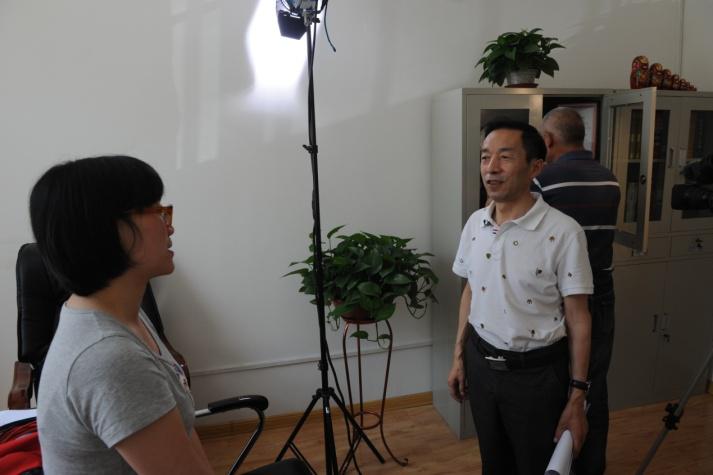            必赢766net手机版李亚林老师接受央视抗战纪录片摄制组专访 