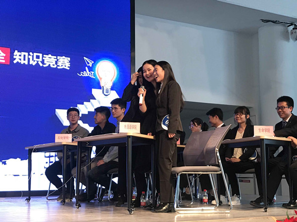            必赢766net手机版代表队参加首届研究生校园安全知识竞赛并摘得桂冠 