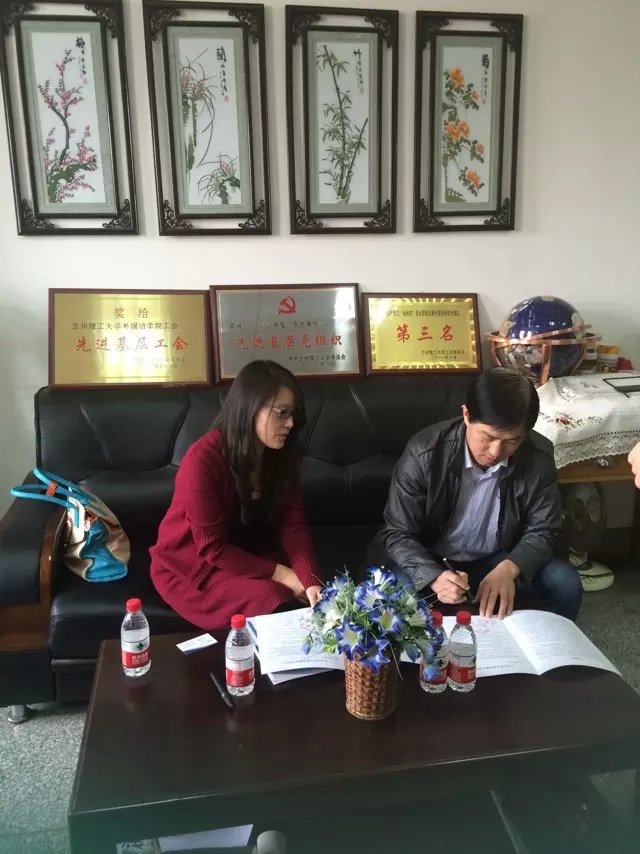            加强院企交流 促进毕业生就业               ——必赢766net手机版与北京宏强富瑞技术有限公司签订就业基地协议